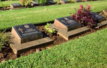Beveled Head Stone